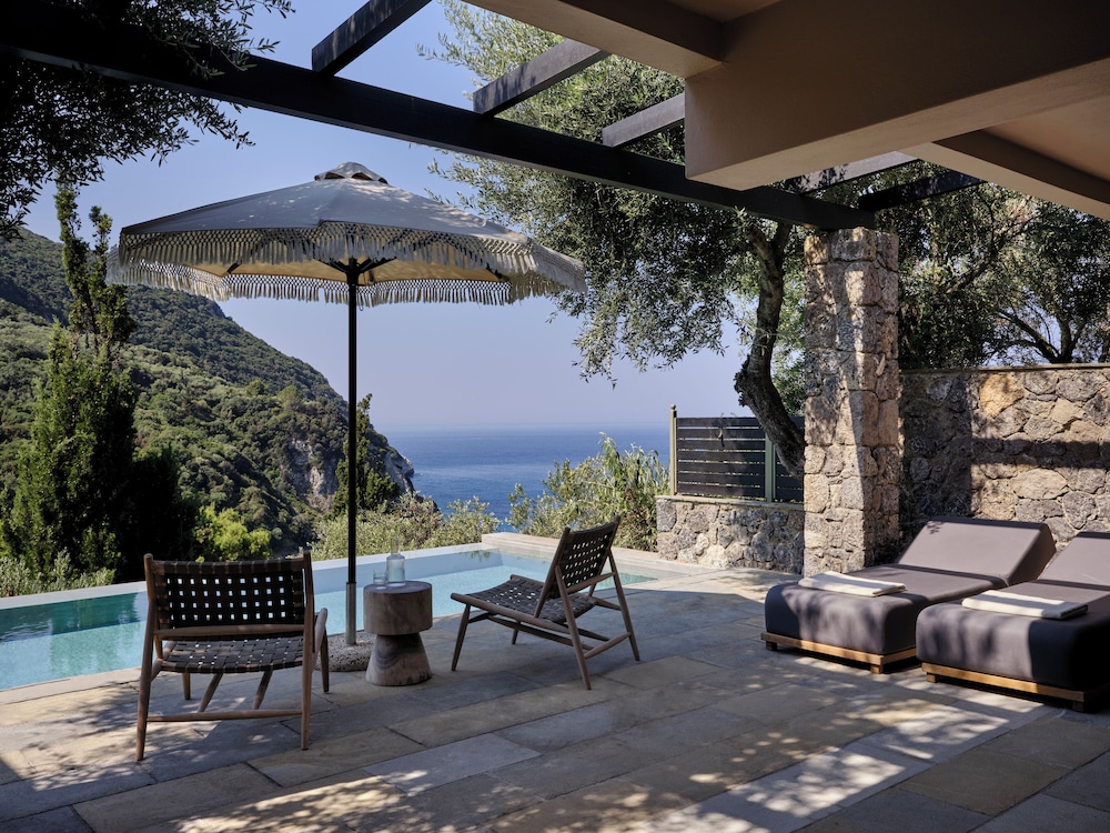 Deluxe Double Suite Sea View with Private Pool - Photo 1