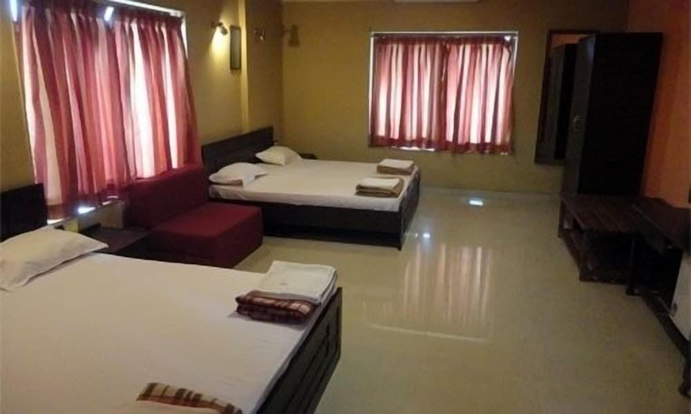 Deluxe Room (Quadruple Occupancy) photo 2