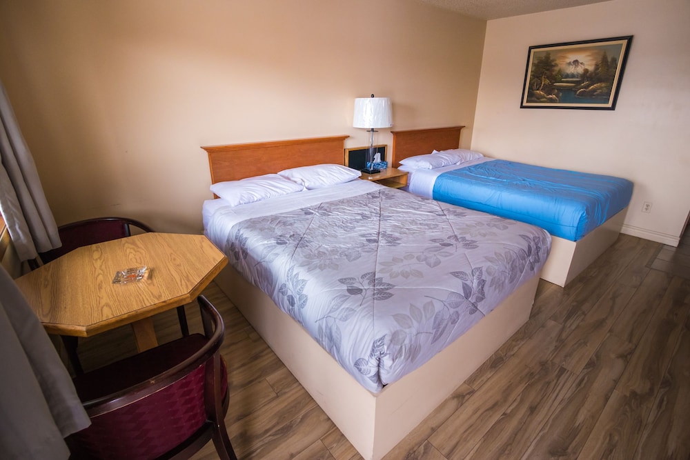 Standard Room, 2 Double Beds, Smoking photo 1