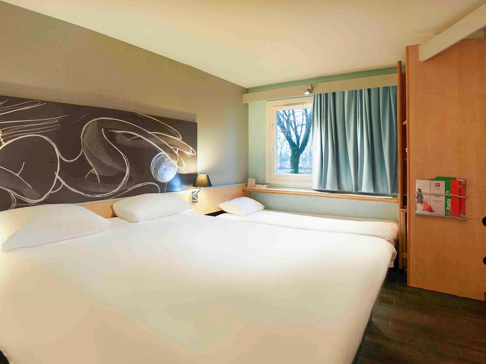 Standard Room, Multiple Beds - Photo 5