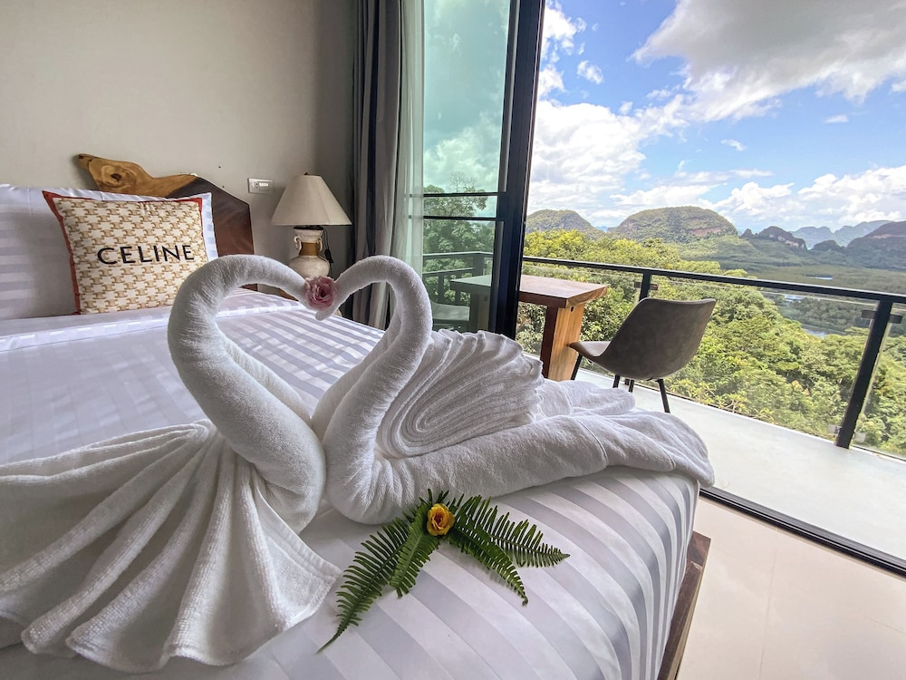 Grand Panoramic View Suite - Photo 18