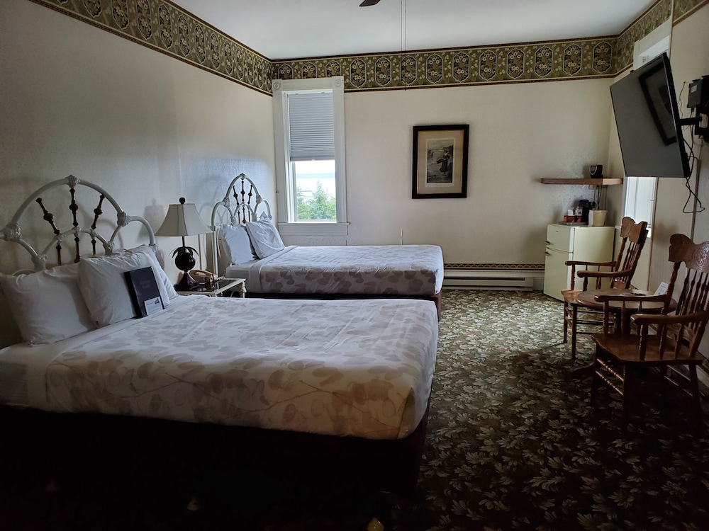 Classic Suite, 2 Queen Beds photo 1