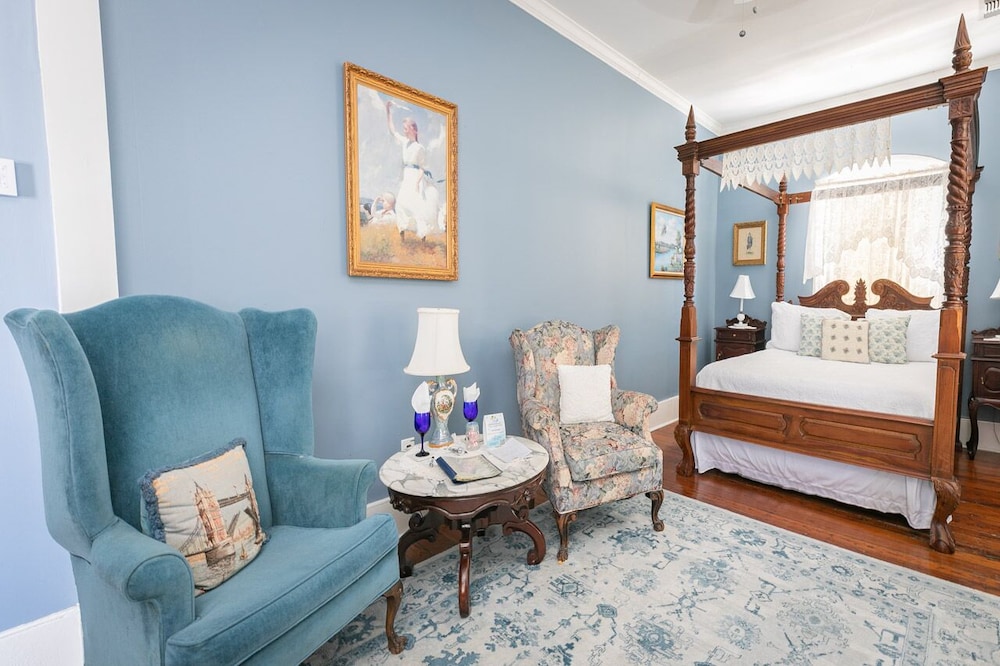 Bluebonnet Suite photo 1
