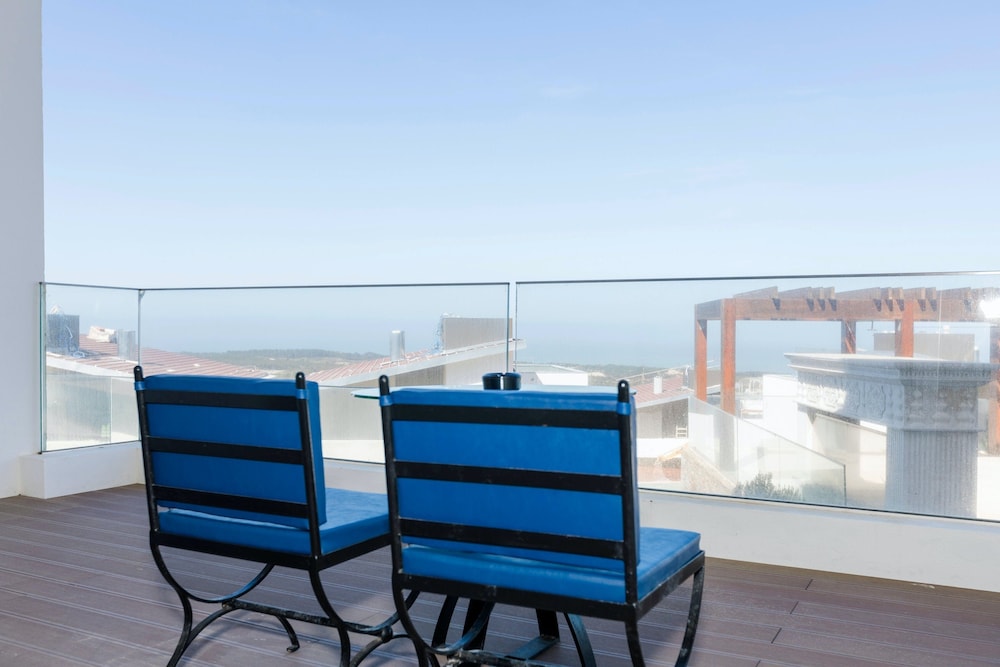 Deluxe Double or Twin Room, Balcony, Golf View thumbnail 5