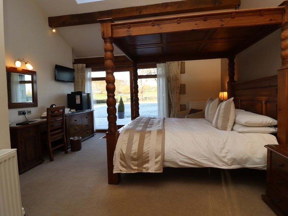 Double Room with Four Poster Bed (Ribblesdale) photo 1