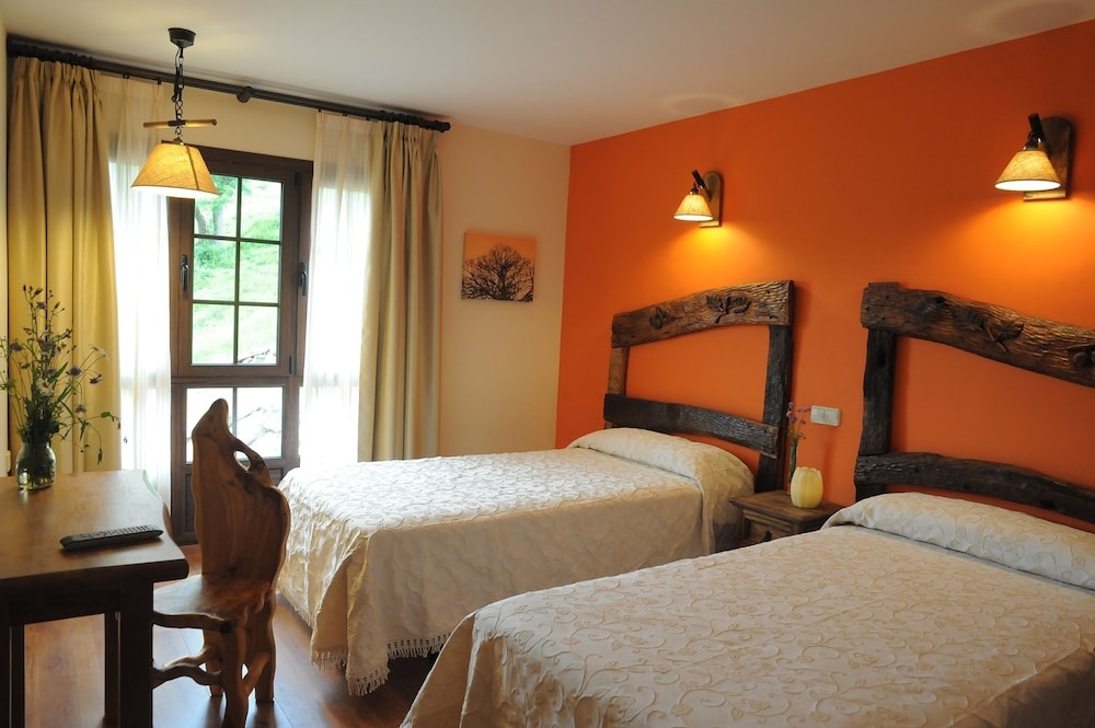 Habitación Doble (Cerezo y Nogal)