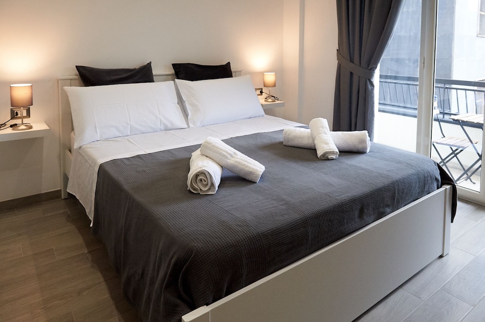 Deluxe Double Room (1)