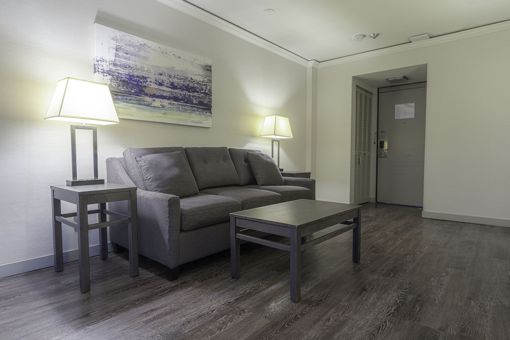 Suite, 1 Queen Bed, Non Smoking (with Sofabed;Separate Living Room) - Photo 4