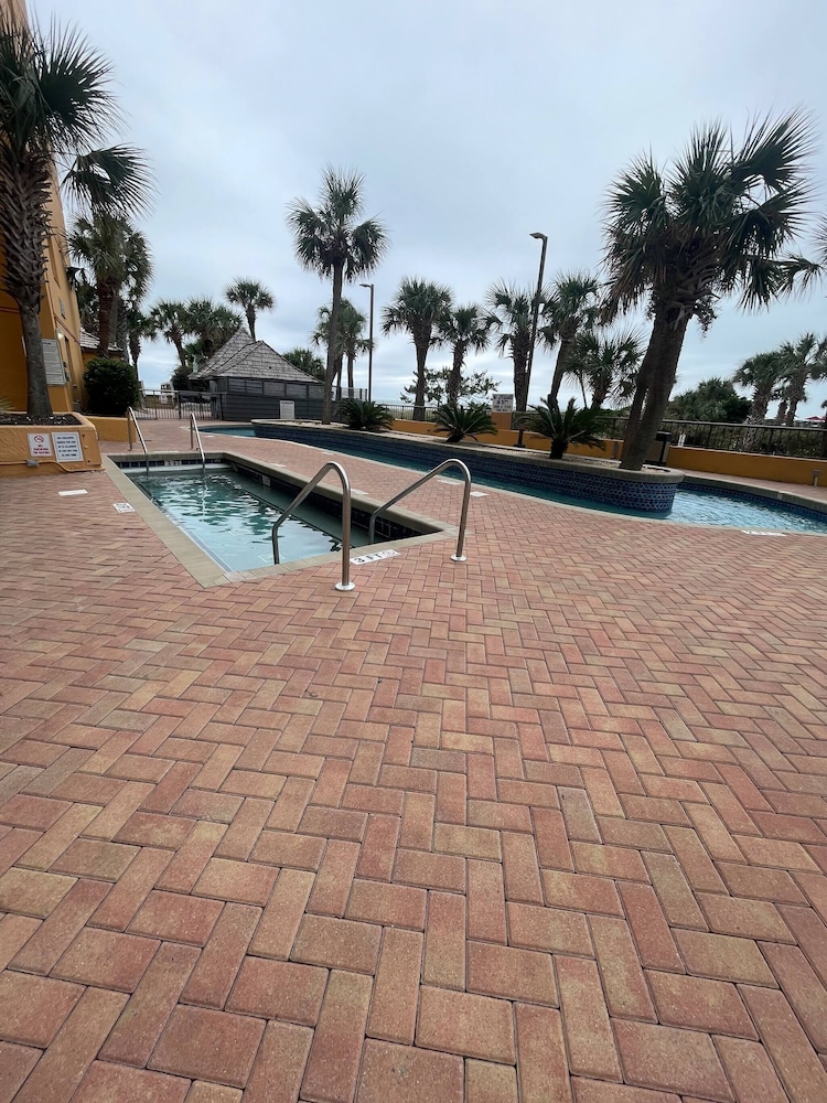 Stunning Oceanfront View! Heart Of The Golden Mile, Photo 3