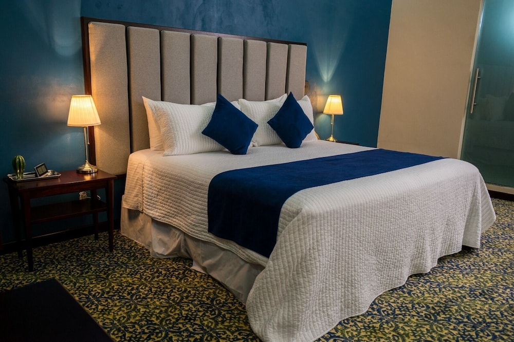 Deluxe Room, 1 King Bed photo 1