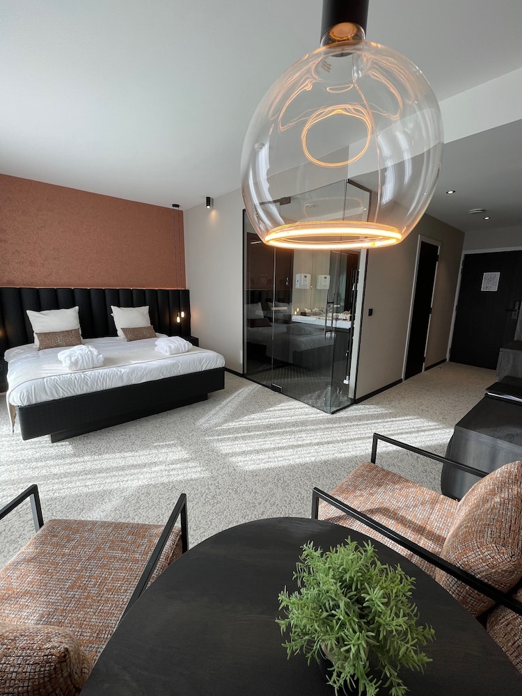 Signature Suite