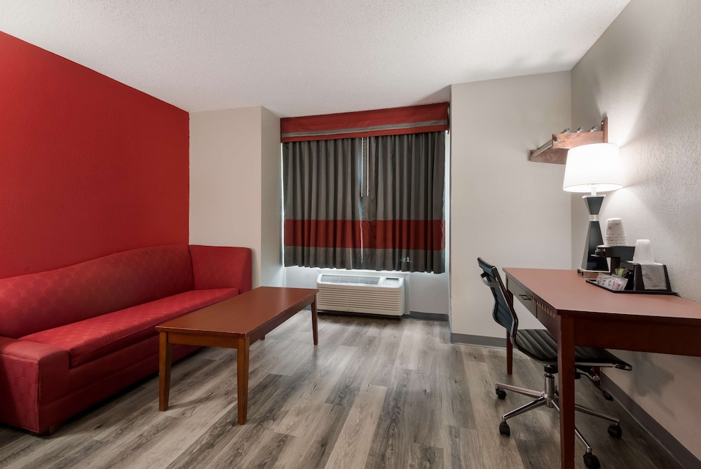 Standard Room, 1 King Bed, Non Smoking, Refrigerator & Microwave (with Sofabed) - Photo 1