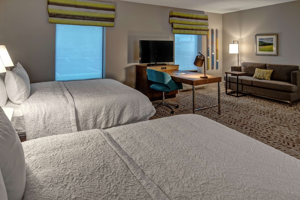 Suite, 2 Queen Beds, Accessible, Bathtub photo 1