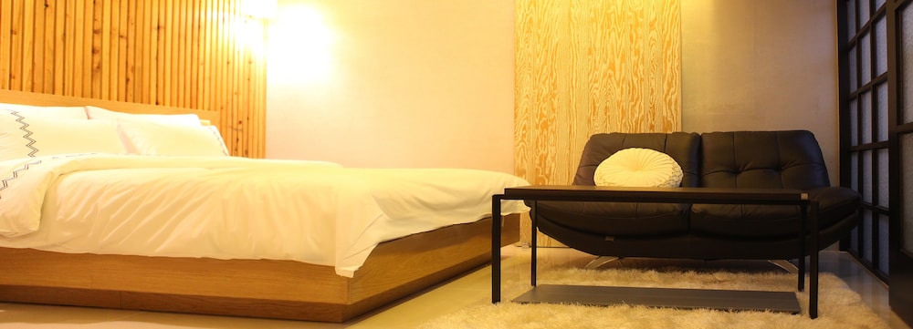 Suite (Modern) photo 3