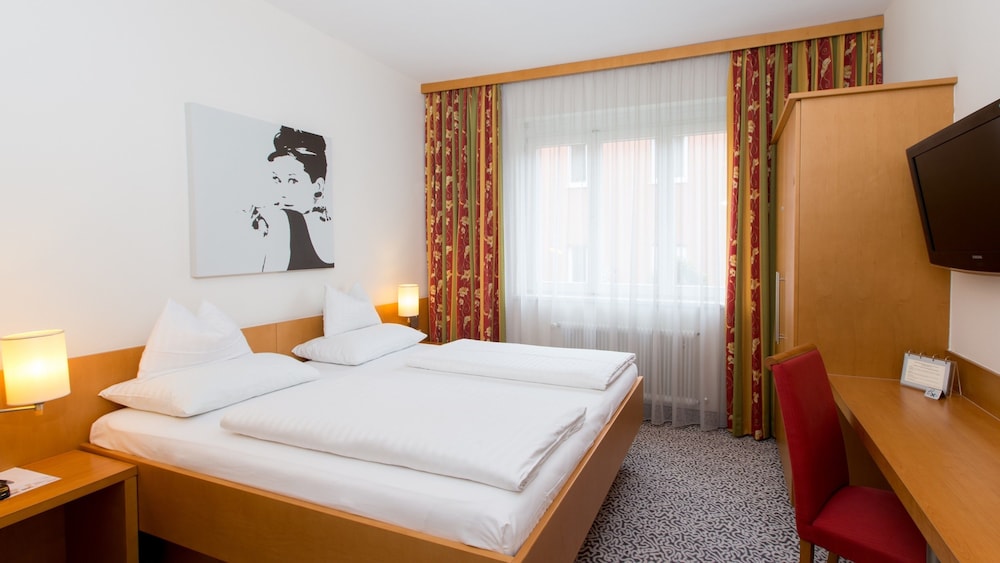 Standard Double Room - Photo 2