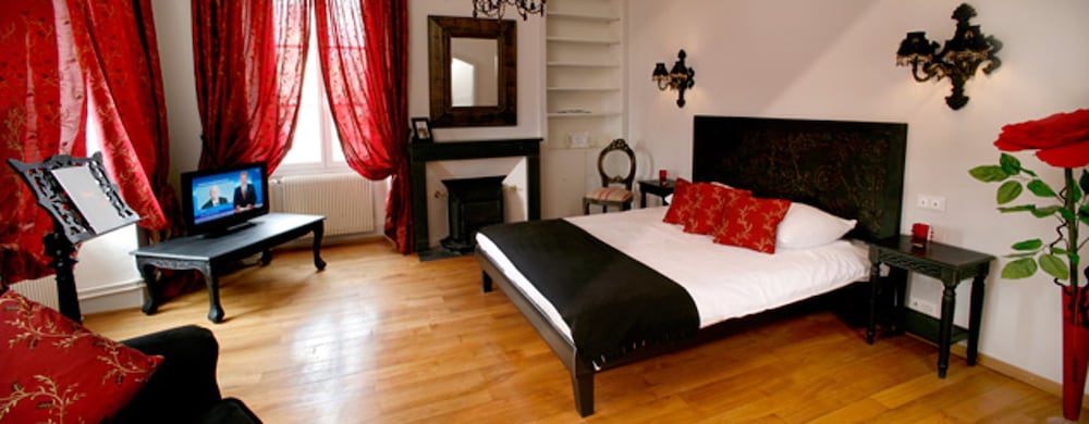 Suite, Partial Lake View