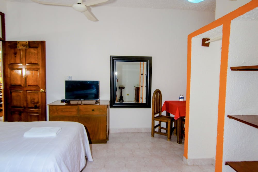 Standard Room, 2 Queen Beds photo 2