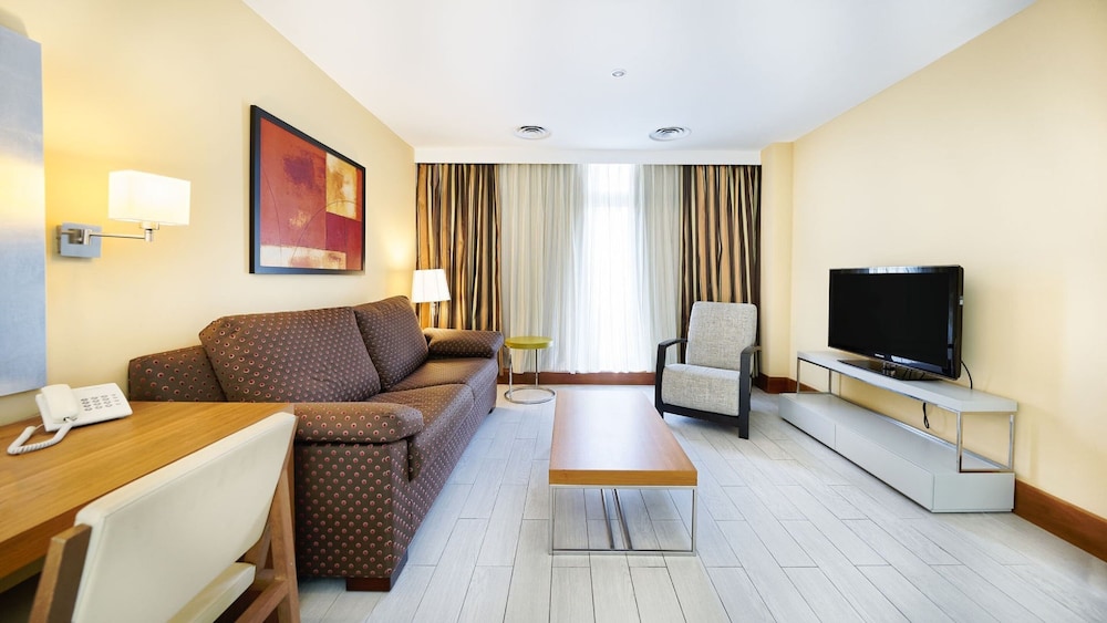 Superior Double Room thumbnail 5