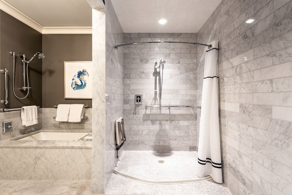 Superior Room, 1 King Bed, Accessible (Roll-In Shower) - Photo 6