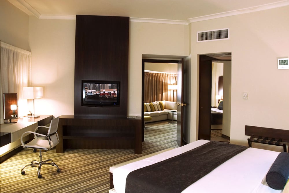 Deluxe Suites photo 1