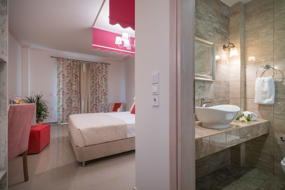 Deluxe Room - Photo 6