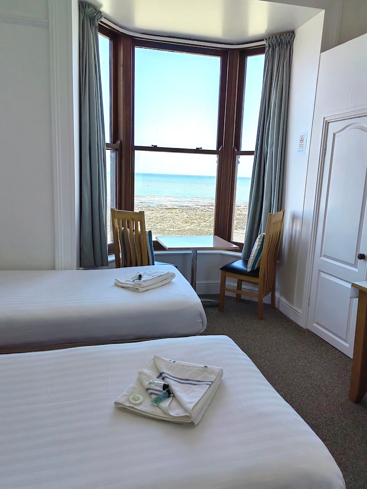 Twin Room, Ensuite, Sea View photo 1