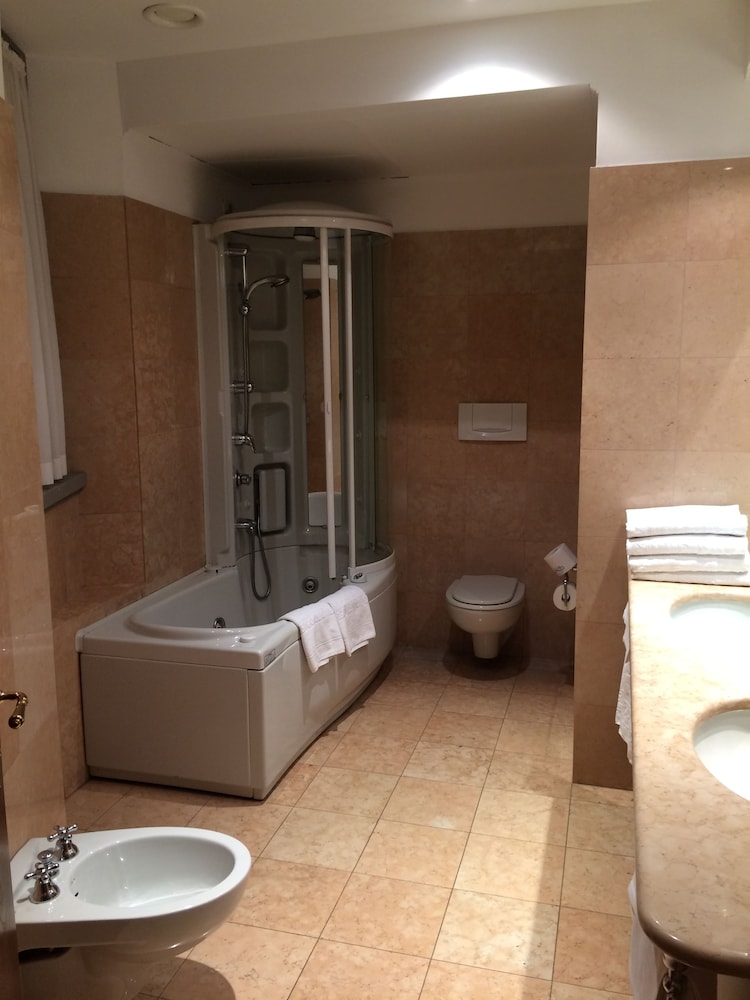 Standard Double Room - Photo 3