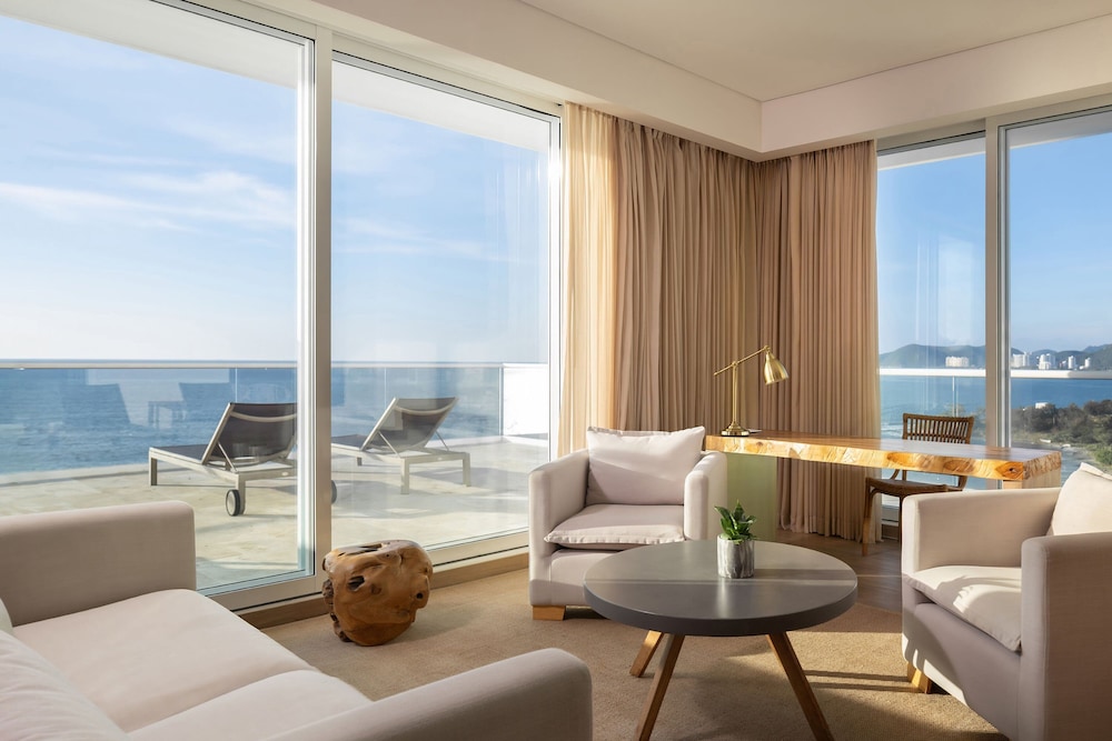 Suite, 1 Bedroom, Balcony (Oceanfront) - Photo 8