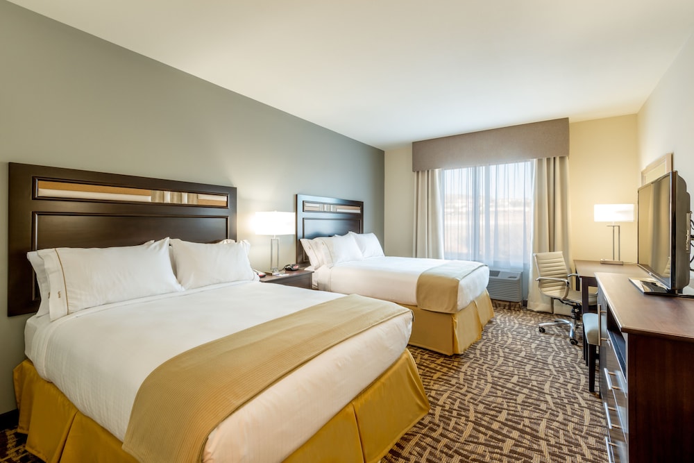 Suite, 2 Queen Beds, Accessible (Communications) photo 2