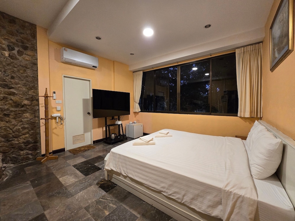 Double Room - Photo 13