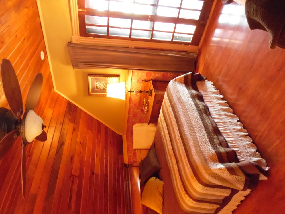Standard Triple Room, Ensuite (Shel Silverstein) photo 3