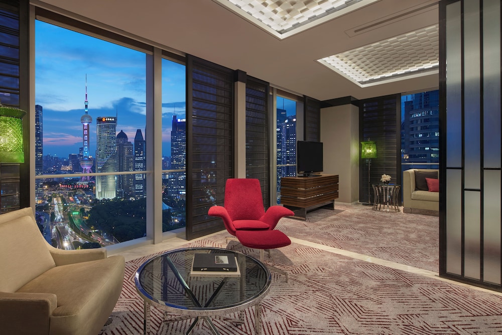 Club Suite, 1 King Bed (Pearl River View)