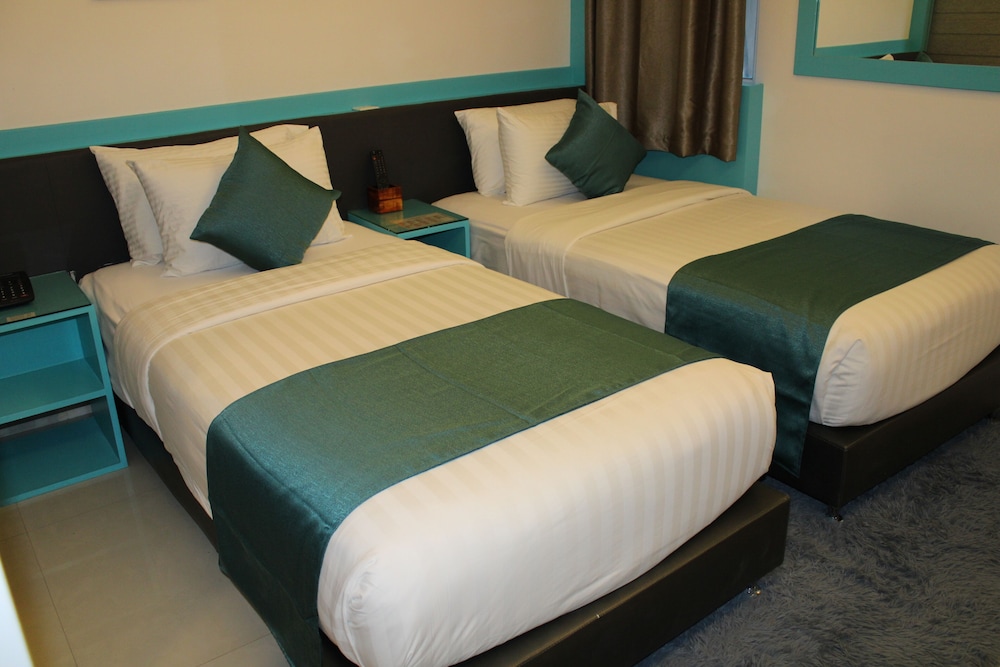 Standard Double Room, Non Smoking - Photo 8
