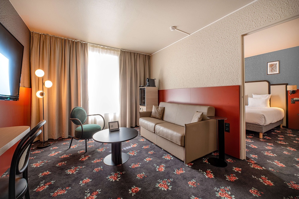 Suite, 1 Queen Bed, Non Smoking photo 2