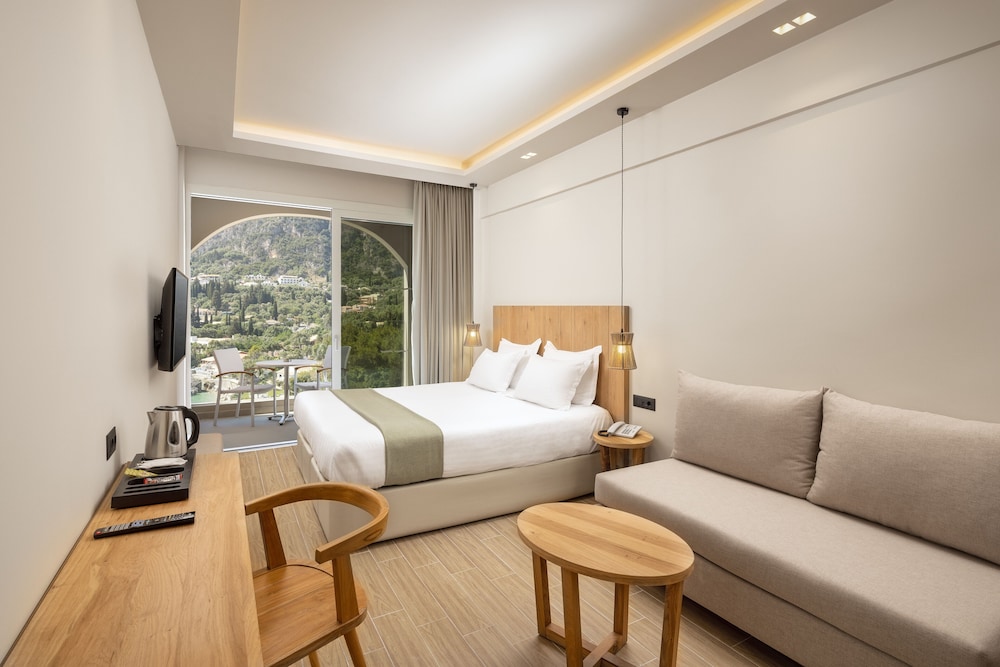 Superior Double or Twin Room (West Side Bay View) photo 1