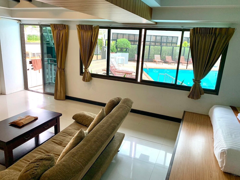 Family Room - Photo 3