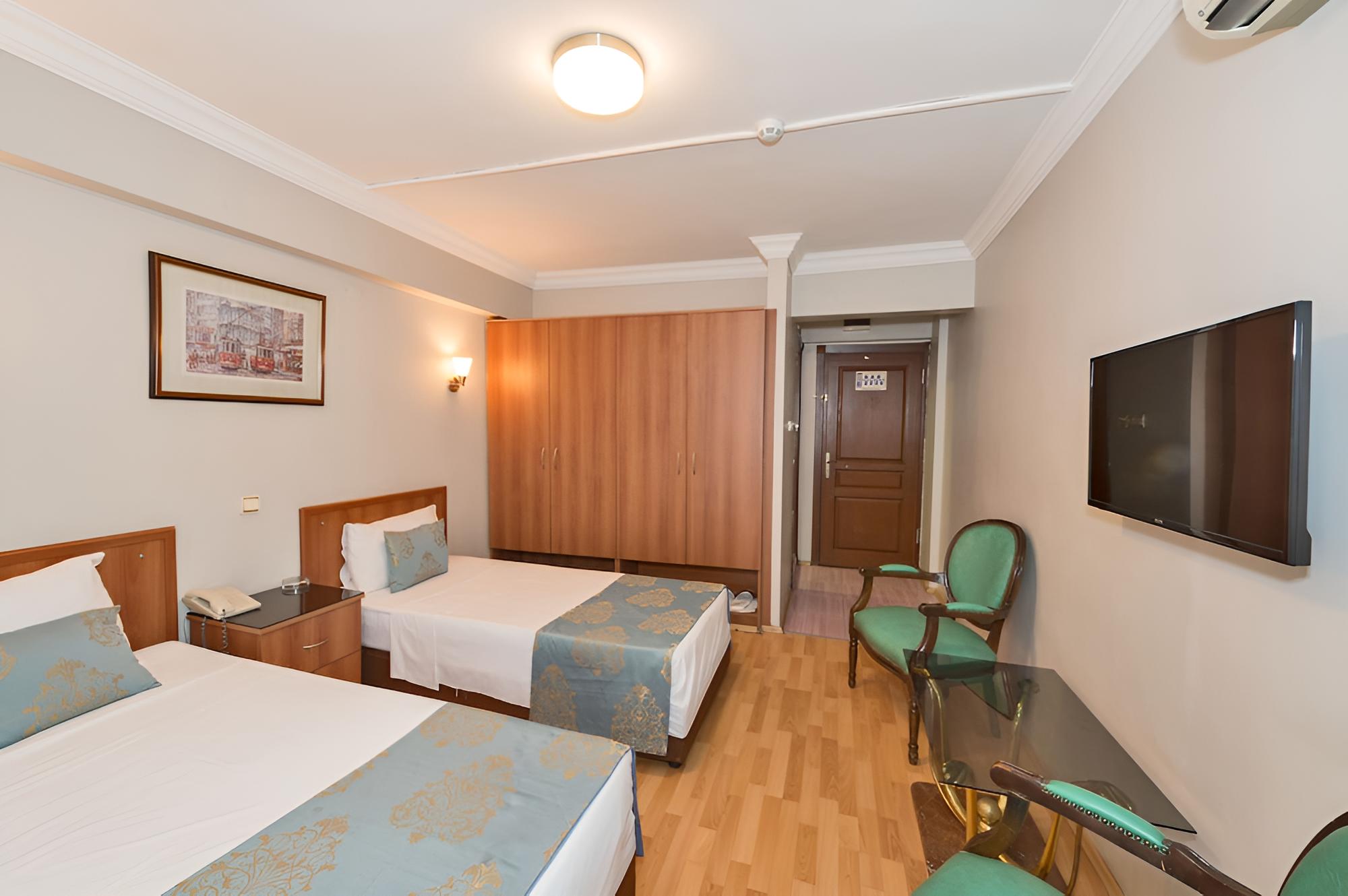 Double or Twin Room photo 3