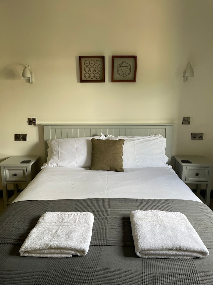 Luxury Cabin, 1 King Bed, Hot Tub photo 1
