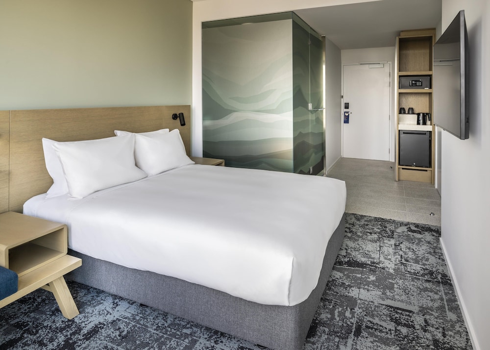 Standard Room, 1 Queen Bed, Harbor View (with Free Breakfast) - Photo 6