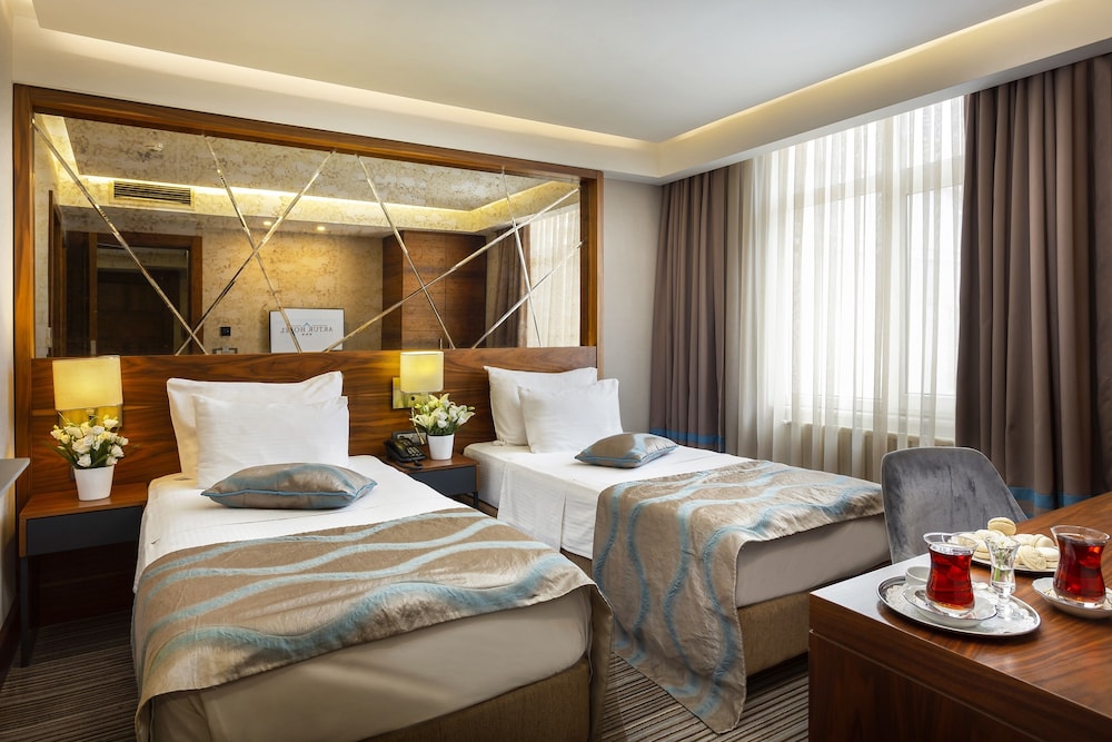 Standard Two Single Bed with City View Room - Photo 6