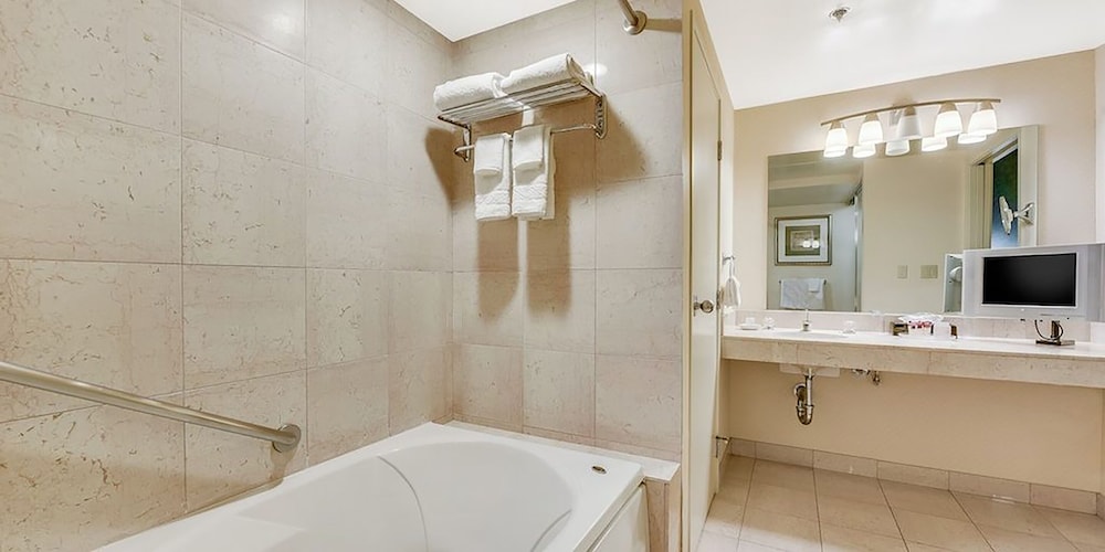 Remus Junior Suite 1 King - Photo 6