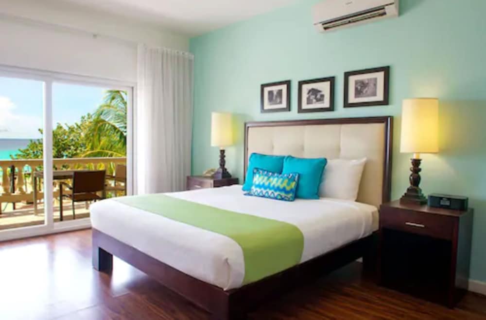 Deluxe Room, 1 King Bed, Non Smoking, Ocean View - Photo 1
