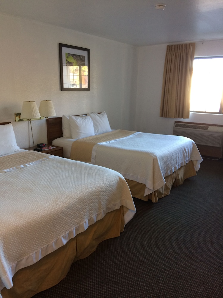 Standard Room, 2 Queen Beds - Photo 3
