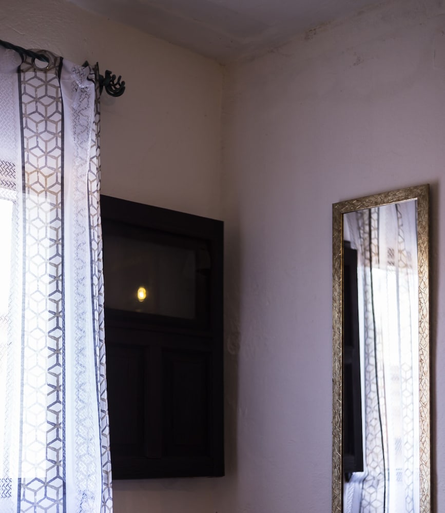 Superior Room, 1 King Bed photo 1