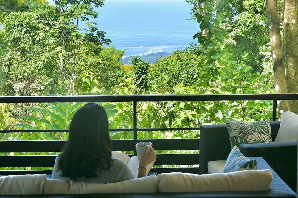 Luxury Villa, 2 Bedrooms, Hot Tub, Ocean View photo 3