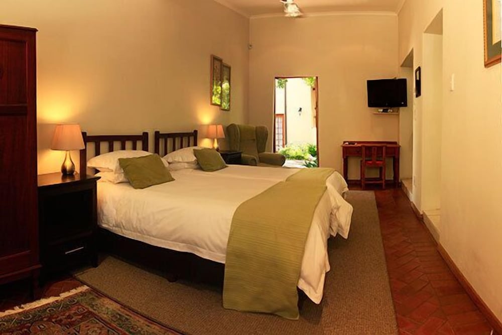Luxury Courtyard suite photo 1
