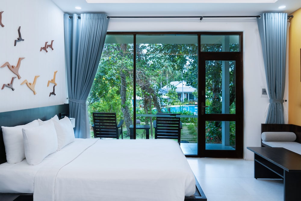 Family Bungalow, 2 Double Beds, Pool View - Photo 7