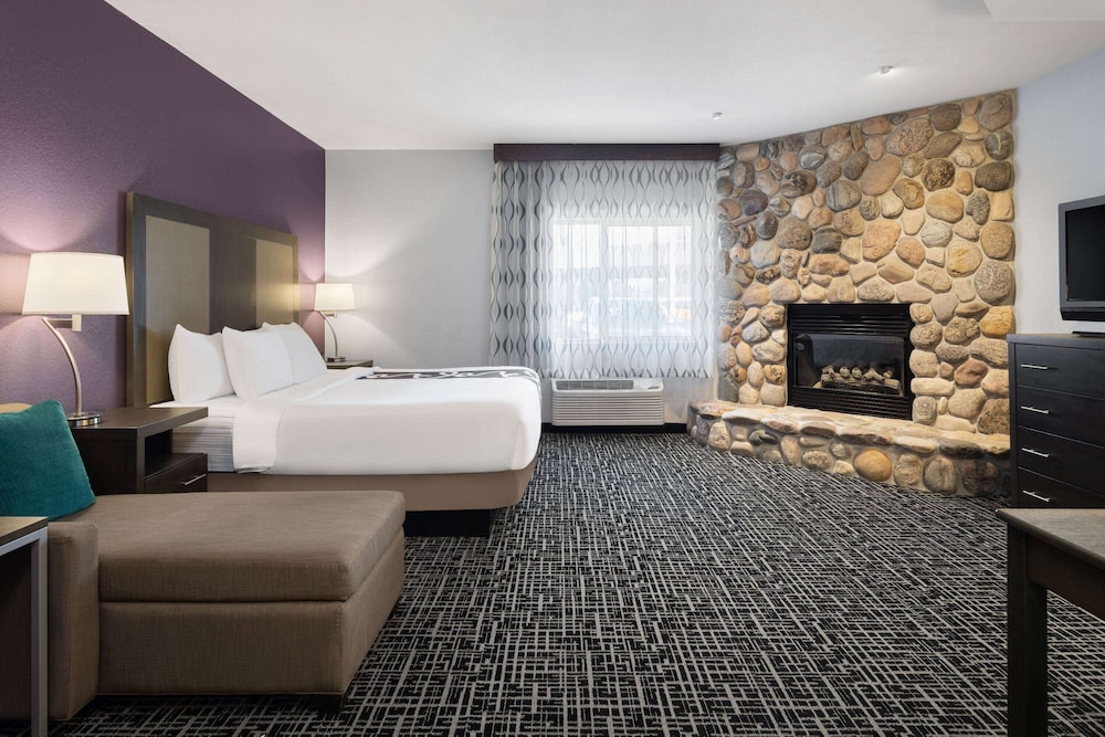 Studio Suite, 1 King Bed, Non Smoking - Photo 1