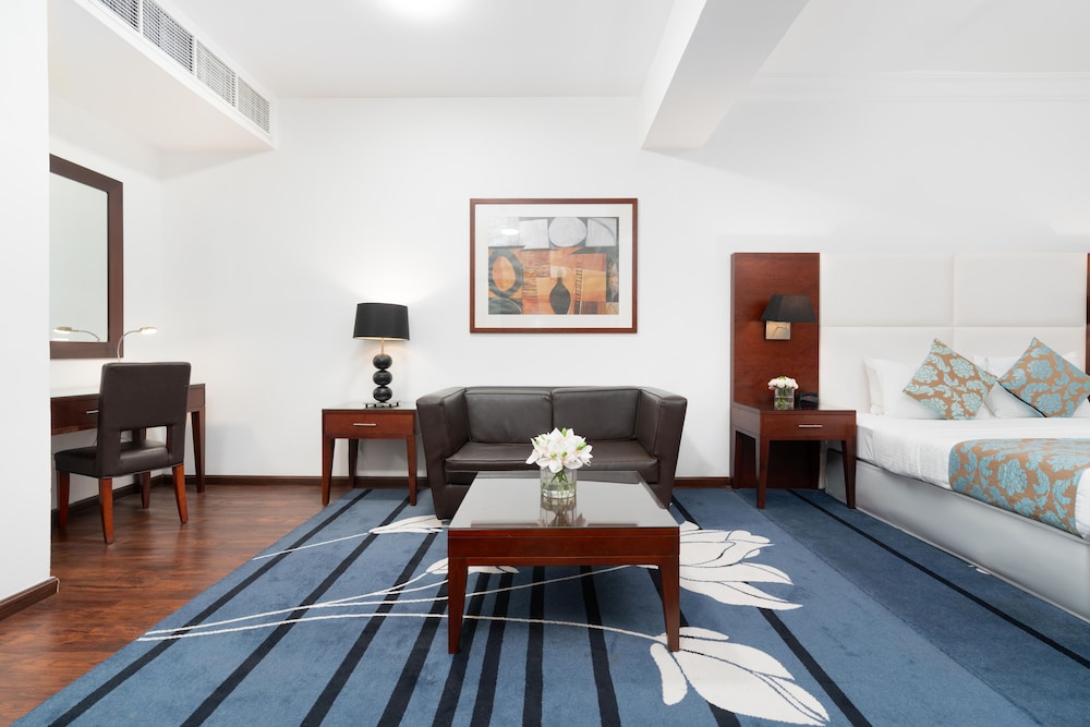 Premier King Room photo 3