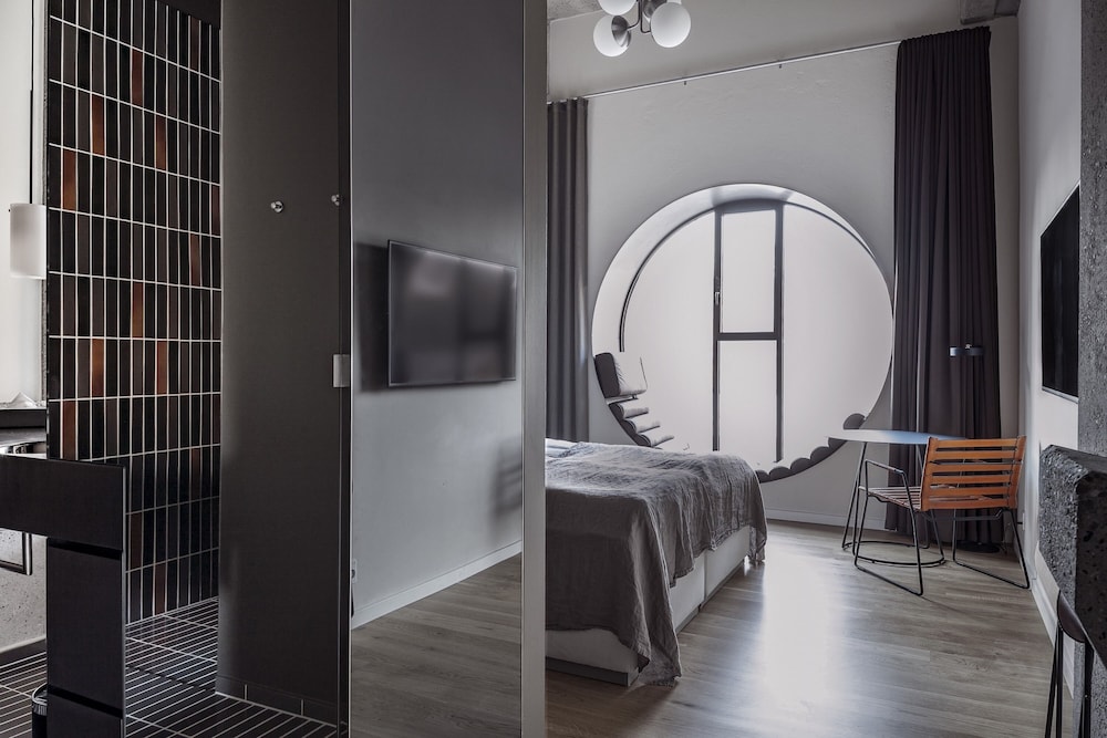 Deluxe Room with Round Window photo 3
